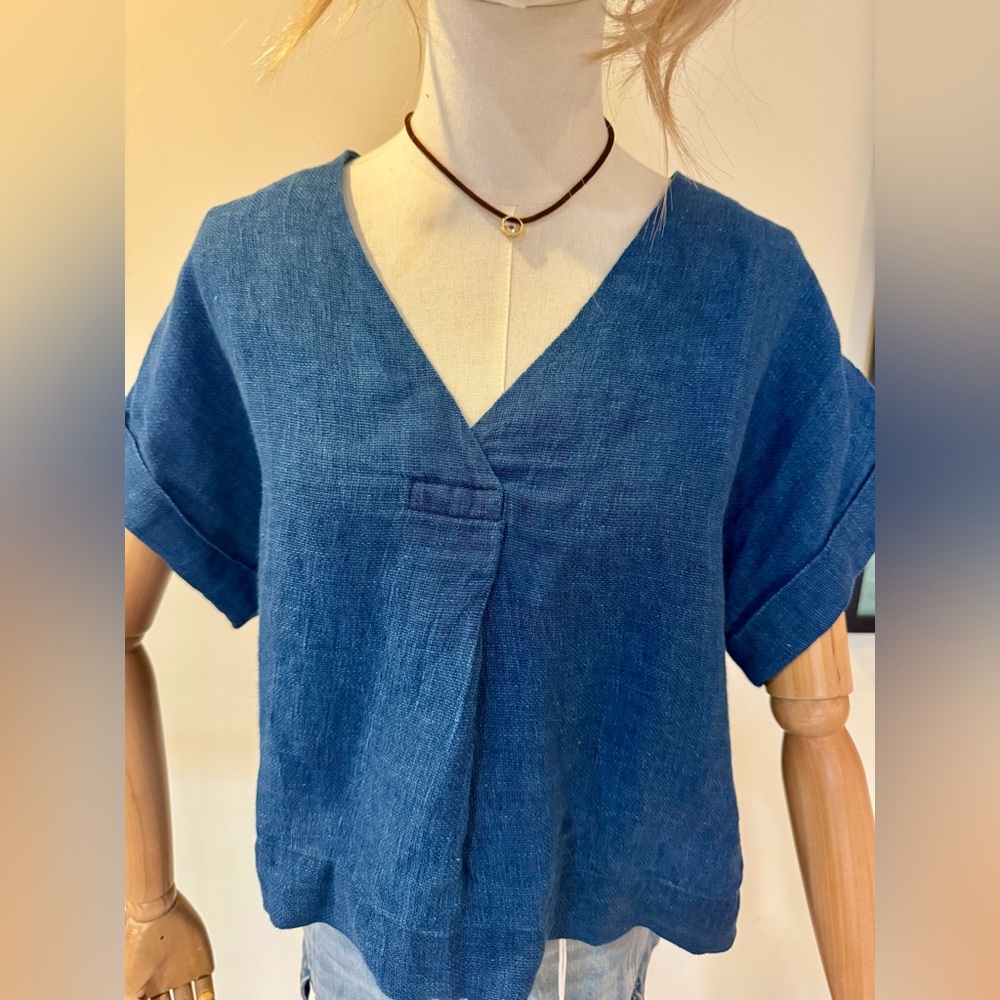 V-Neck Short Sleeve Women's linen Top in Blue